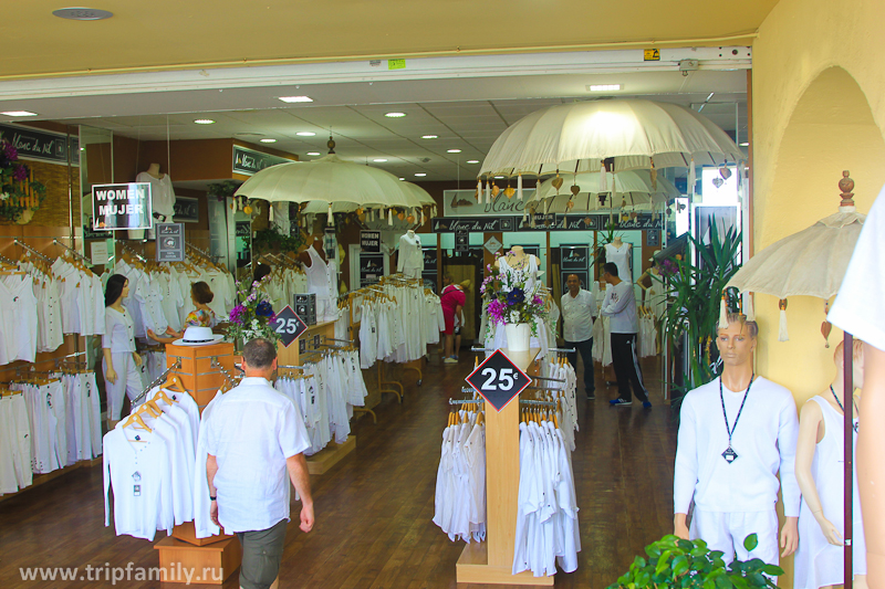 Оригинальный магазин, к котором продается исключительно белая одежда)