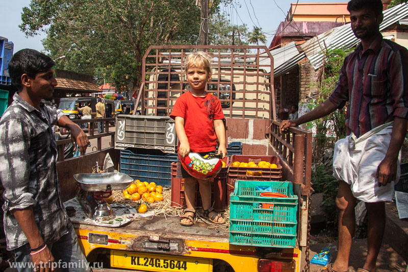 С ребенком в Индии можно не только комфортно отдыхать, но даже и жить)